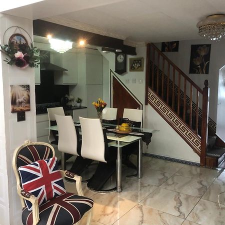 Cheerful 4 Bedroom House With Garden Free Parking Londýn Exteriér fotografie