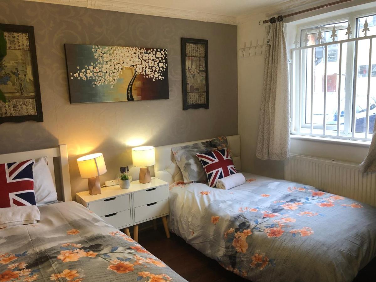 Cheerful 4 Bedroom House With Garden Free Parking Londýn Exteriér fotografie
