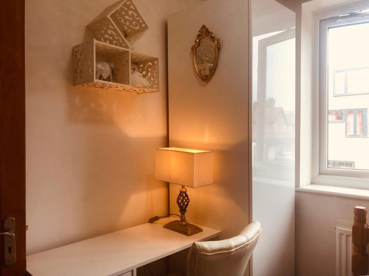 Cheerful 4 Bedroom House With Garden Free Parking Londýn Exteriér fotografie