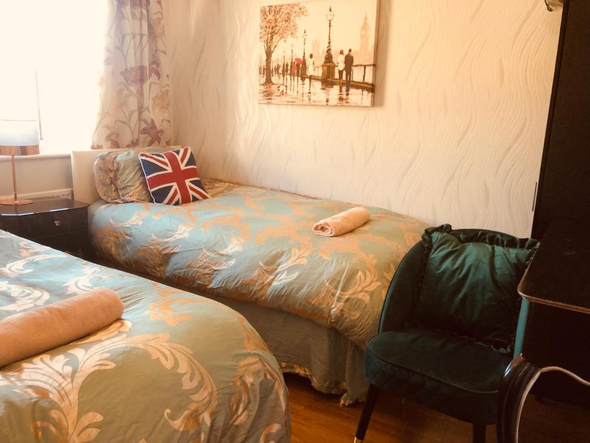 Cheerful 4 Bedroom House With Garden Free Parking Londýn Exteriér fotografie